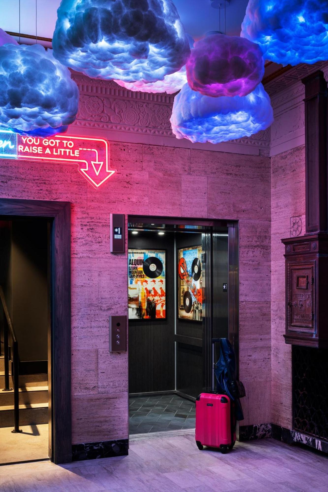 Готель Moxy Springfield Downtown Екстер'єр фото