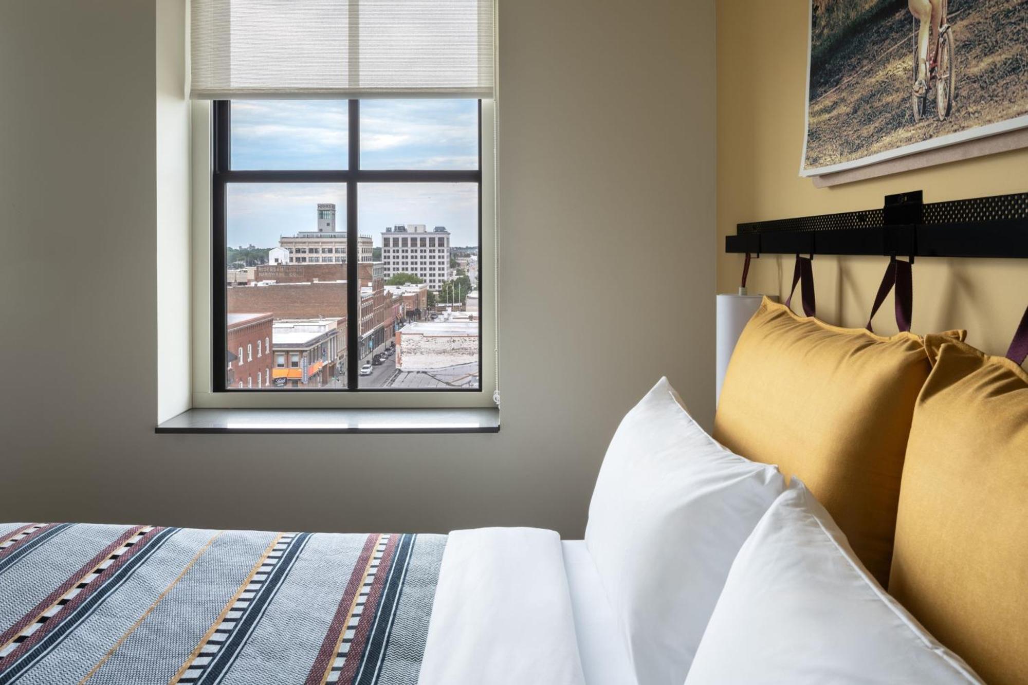 Готель Moxy Springfield Downtown Екстер'єр фото
